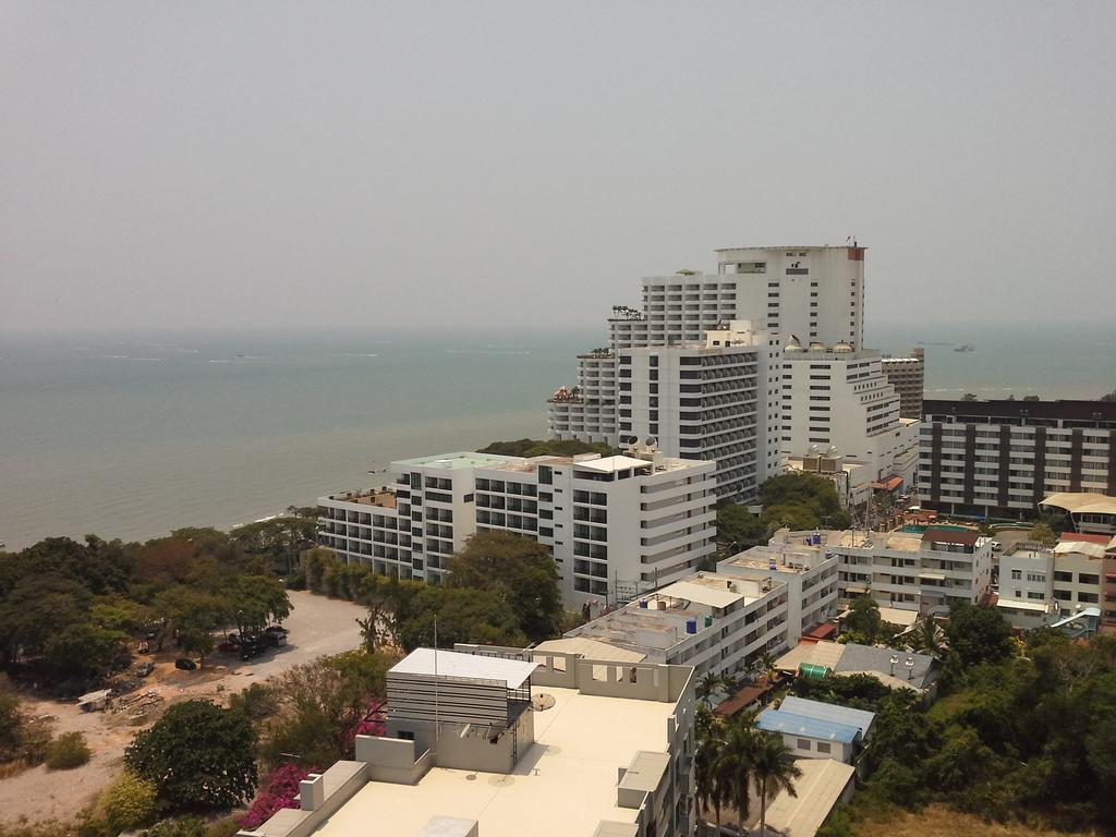 Cosy Beach View Apartments Pattaya Extérieur photo