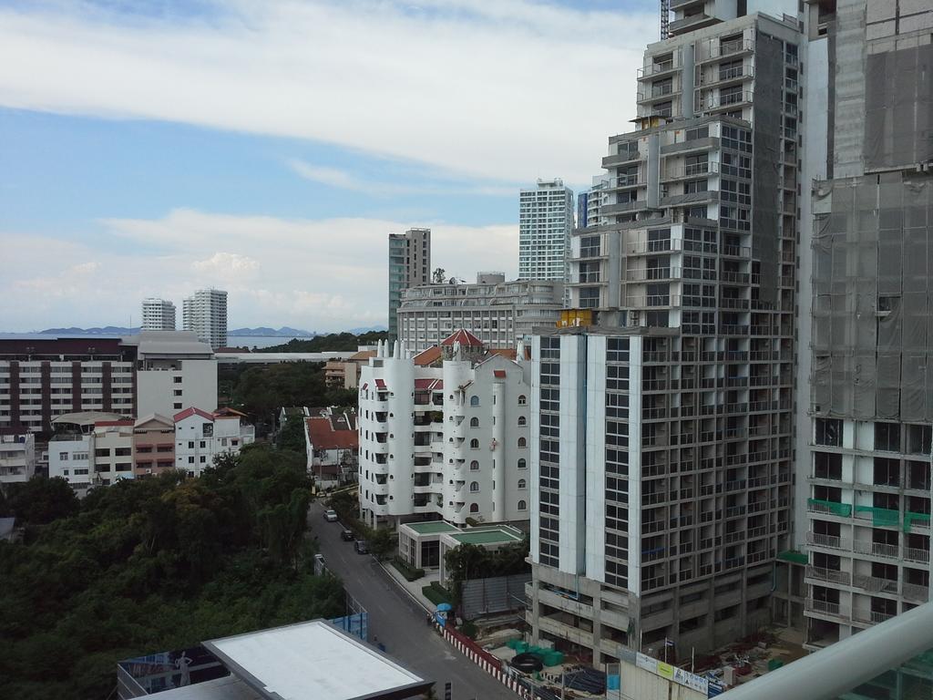 Cosy Beach View Apartments Pattaya Extérieur photo