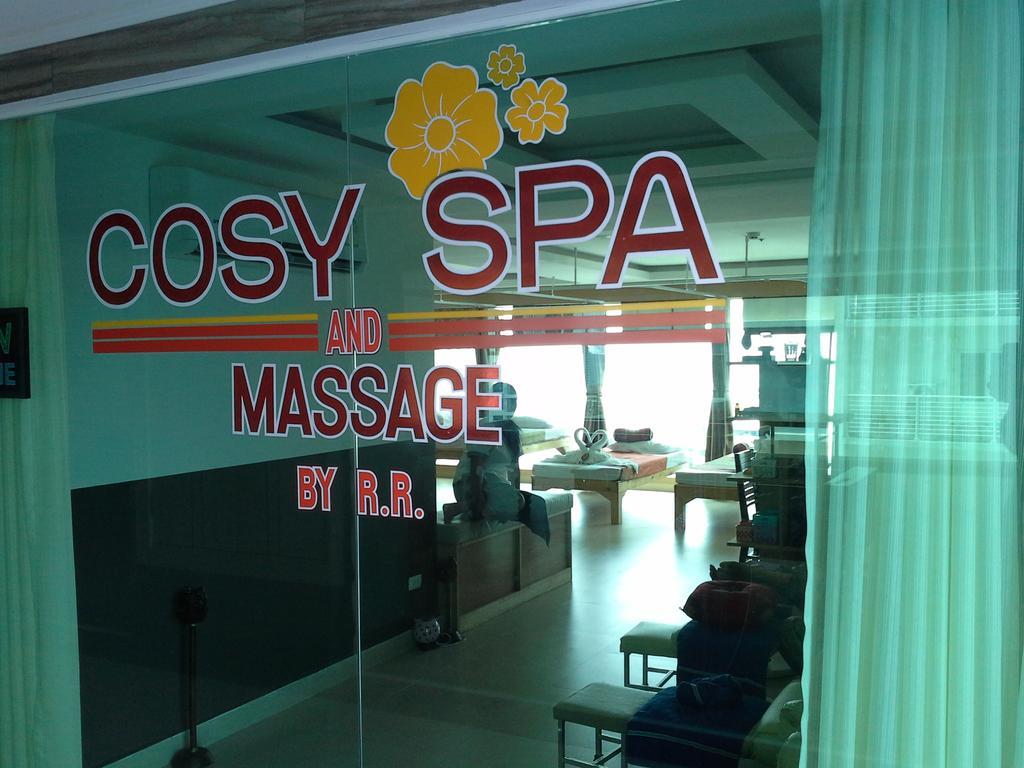 Cosy Beach View Apartments Pattaya Extérieur photo