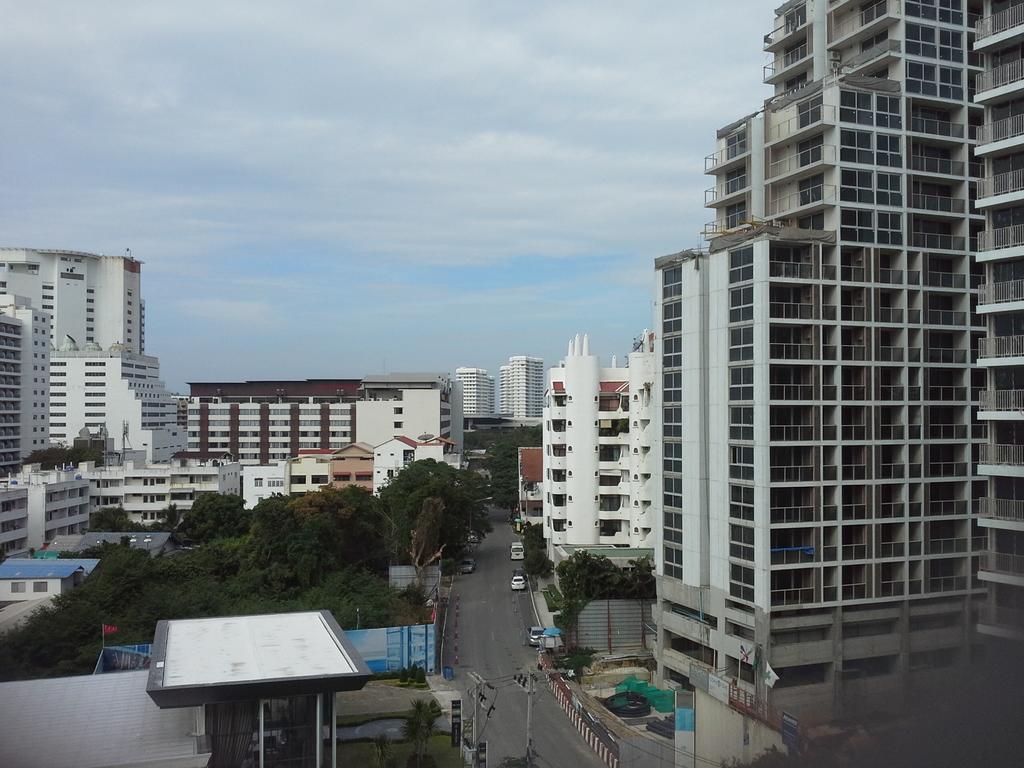 Cosy Beach View Apartments Pattaya Extérieur photo